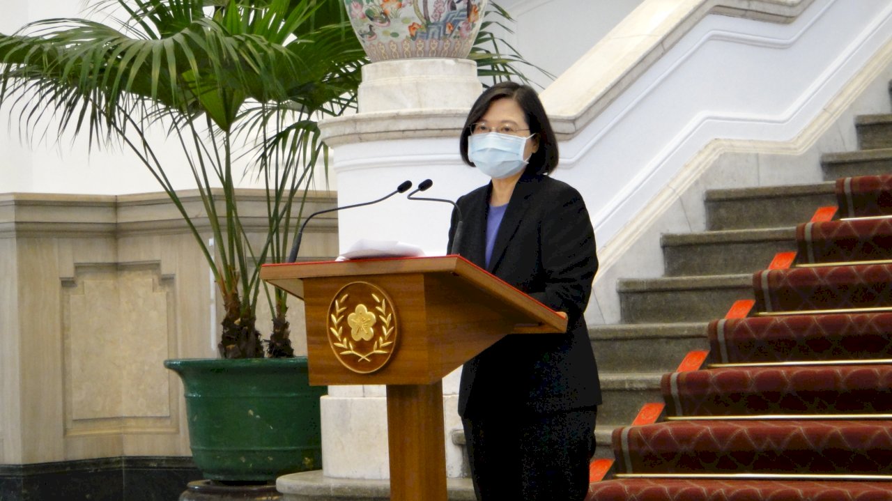 Presiden Tsai Ing-wen Minta Maaf atas Kasus COVID-19 di Armada Persahabatan