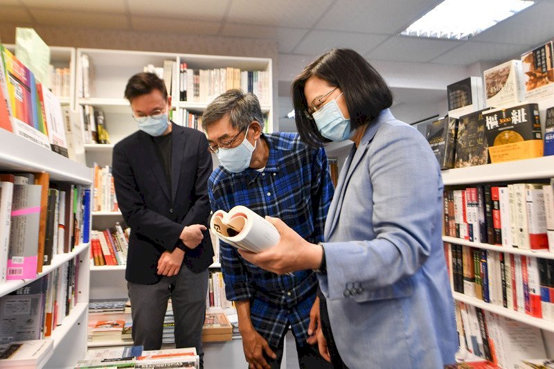 Presiden Tsai Kunjungi Causeway Bay Books