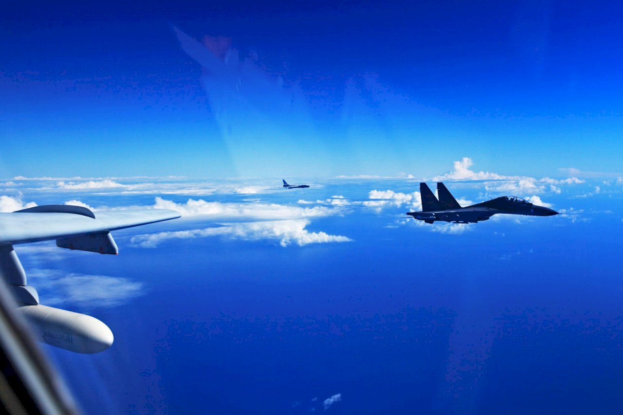 Pesawat Tempur Sukhoi Daratan Tiongkok Lintasi Wilayah Udara Taiwan
