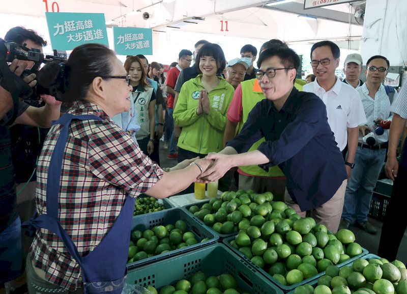 Chen Chi-mai Memulai Kampanye dari Pasar Sayur Mayur