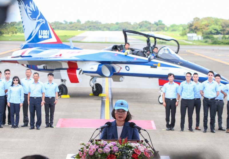 Penerbangan Perdana Jet Trainer Eyebrows  Presiden Tsai: Implementasikan Rantai Penting Pertahanan Nasional