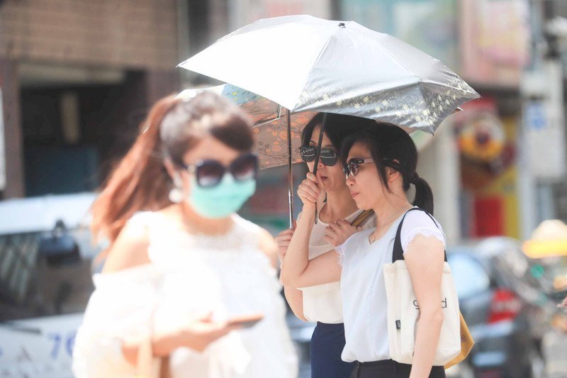 Suhu Panas Menyengat Menyelimuti Utara Taiwan