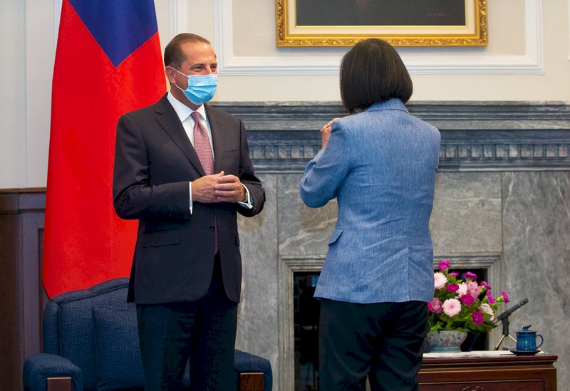 Presiden Tsai Ing-wen menemui Menteri Kesehatan dan Layanan Masyarakat AS Alex Azar