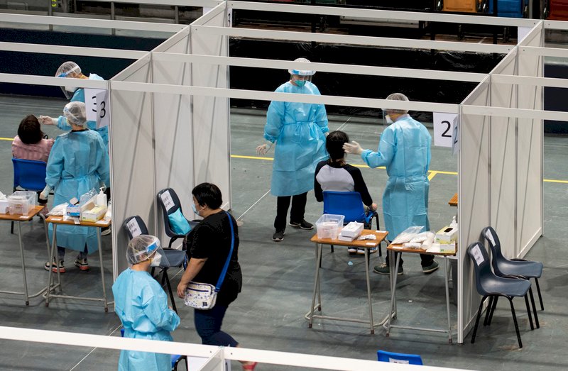 Ada 970 Ribu Warga Hong Kong Turut Mendaftarkan Diri Dalam Tes Uji COVID-19 Massal