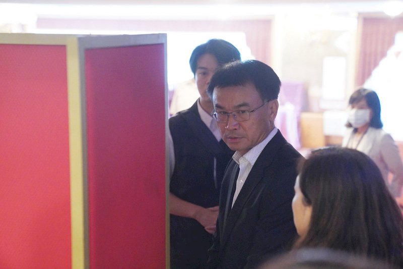 Pelonggaran Impor Daging Babi Amerika  AIT Undang Legislator DPP