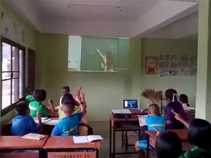 NTUE Membantu Anak-Anak di Thailand Utara Belajar Bahasa Mandarin