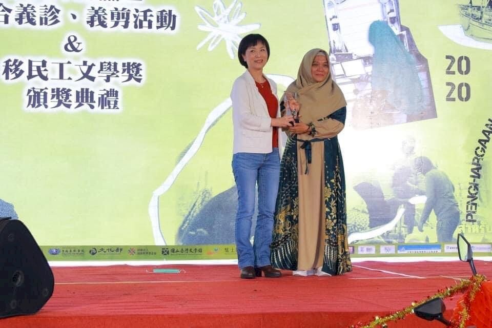 Apa & Siapa - Etik Nurhalimah