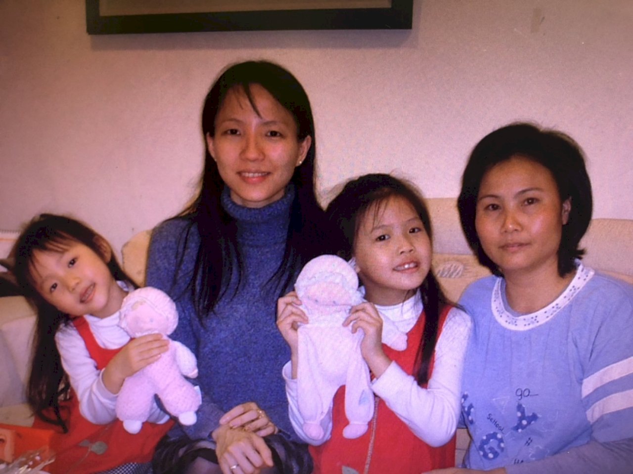 Tangis Haru Membiru Warnai Pertemuan Mahasiswi NTU dengan Bunda Vietnamnya