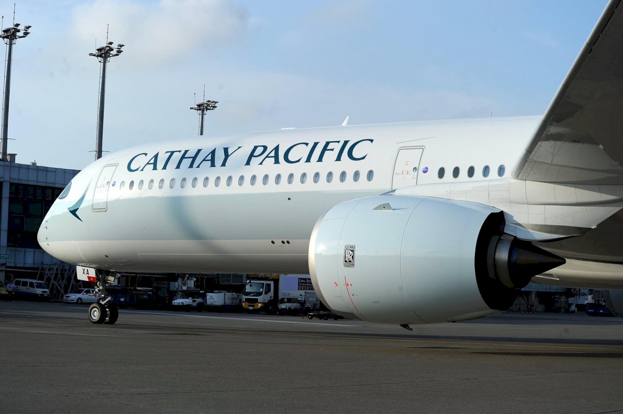 Naik Pesawat Cathay Pasific Penumpang Diwajibkan Tanda Tangan Menyetujui “One China Policy”