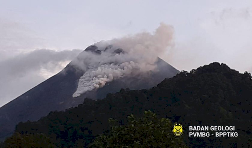 Gunung Merapi Luncurkan Awan Panas Guguran Sejauh 2 KM