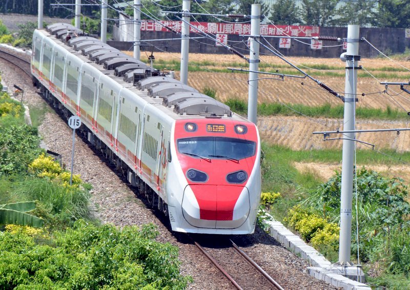 Pembelian Tiket Kereta Masa Long Week End 28 Februari Menurun 30%