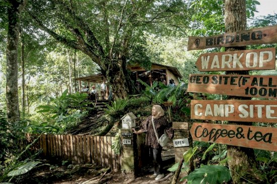 Taman Eden 100 di Lumban Julu Toba Tawarkan Edukasi Wisata Alam