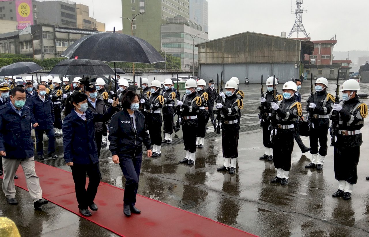 Presiden Tsai Menginspeksi Armada 131, Meyakinkan Hasil Positif dari Kapal Perang Produksi Dalam Negeri