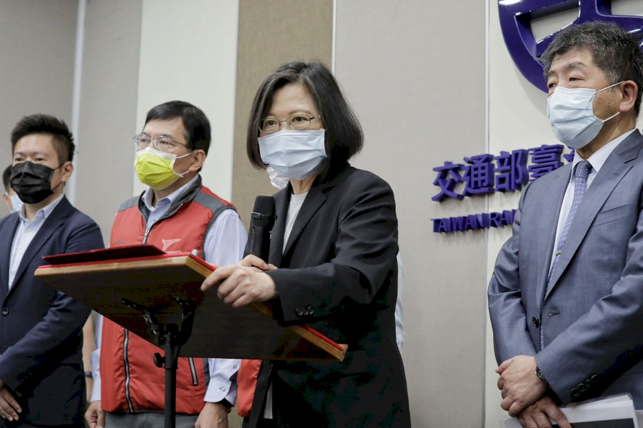 Tragedi Taroko / Presiden Tsai Ing-wen Bertolak ke Hualien Jenguk Para Korban Bencana