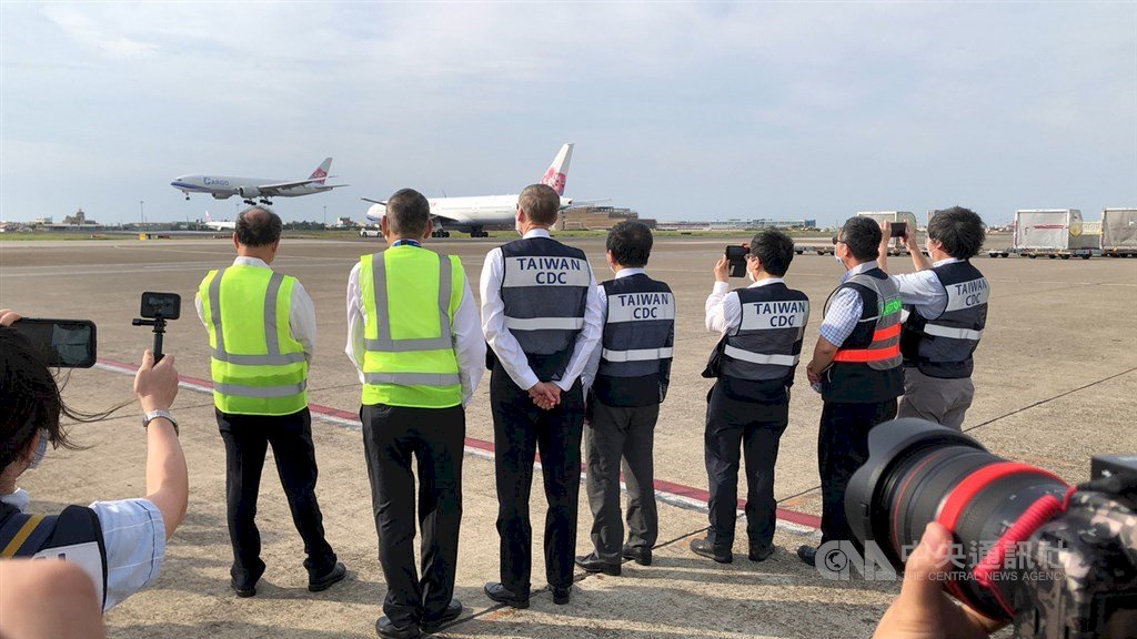 Sumbangan 2,5 Juta Dosis Vaksin Moderna dari AS Tiba di Taiwan