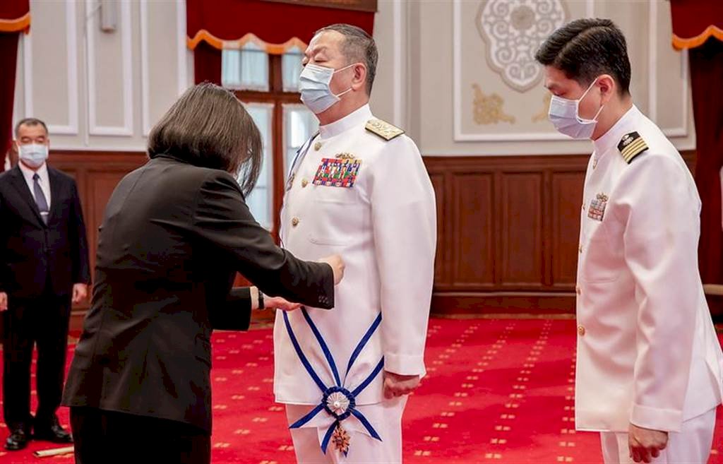 Presiden Anugerahkan Tanda Jasa untuk Huang Shu-kuang, Akui Prestasi Pembuatan Kapal Nasional dan Reformasi Kekuatan Tempur