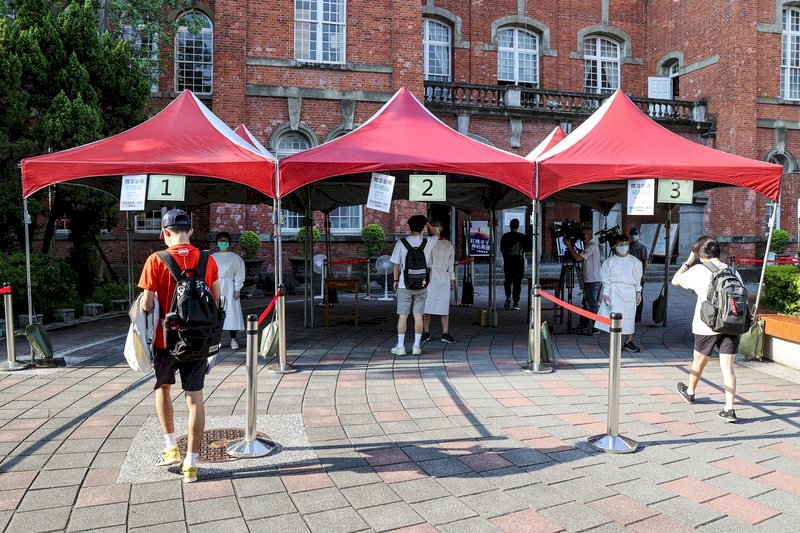 Ujian Masuk Universitas, Peserta Wajib Pakai Masker