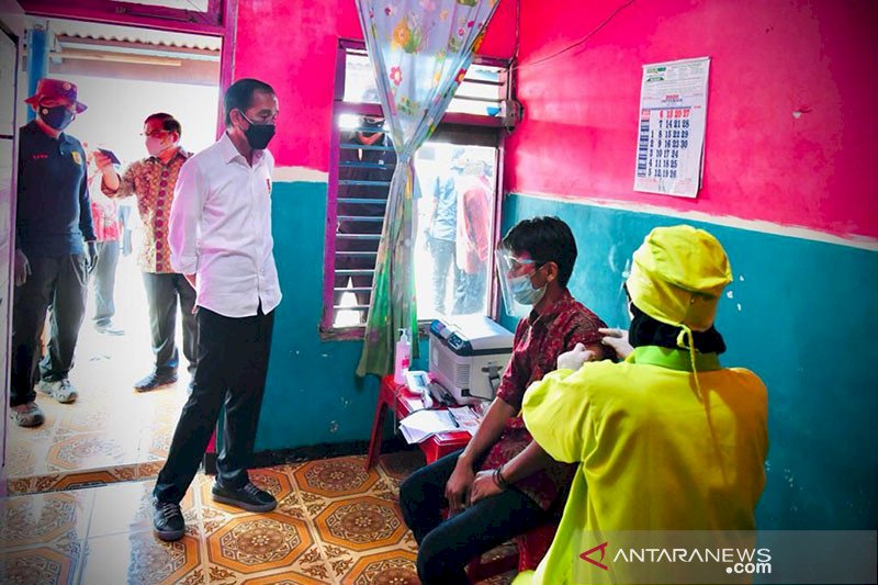Presiden Jokowi Gembira Masyarakat Antusias Bantu Percepatan Vaksinasi