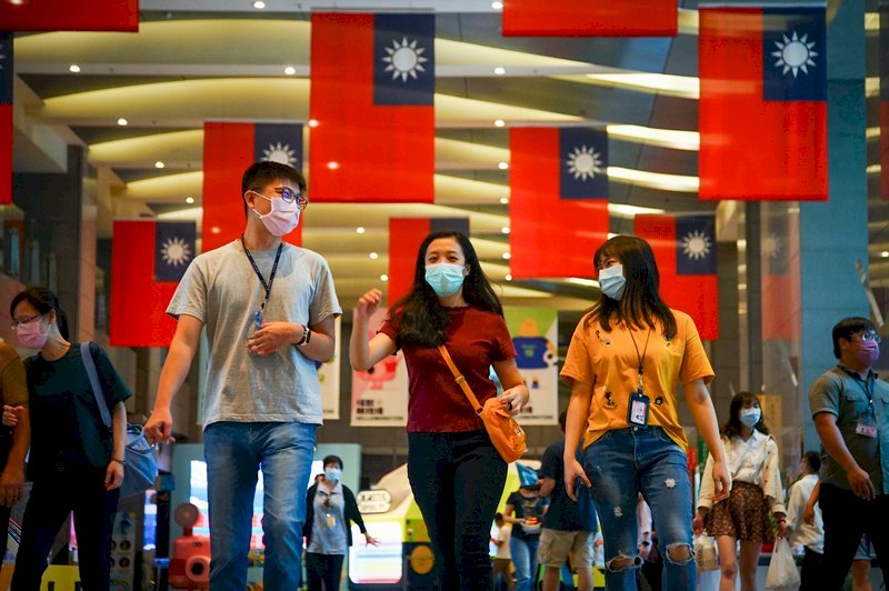 (Double Ten 110) PM Mengajak Warga Taiwan Membelanjakan Kupon Revitalisasi Quintuple Pada Liburan Hari Nasional ROC 110