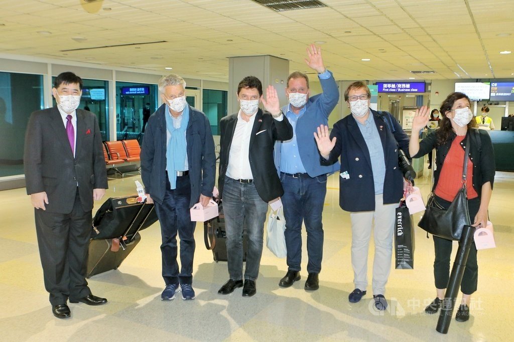 Delegasi Senator Prancis Mengakhiri Kunjungan Lima Hari di Taiwan