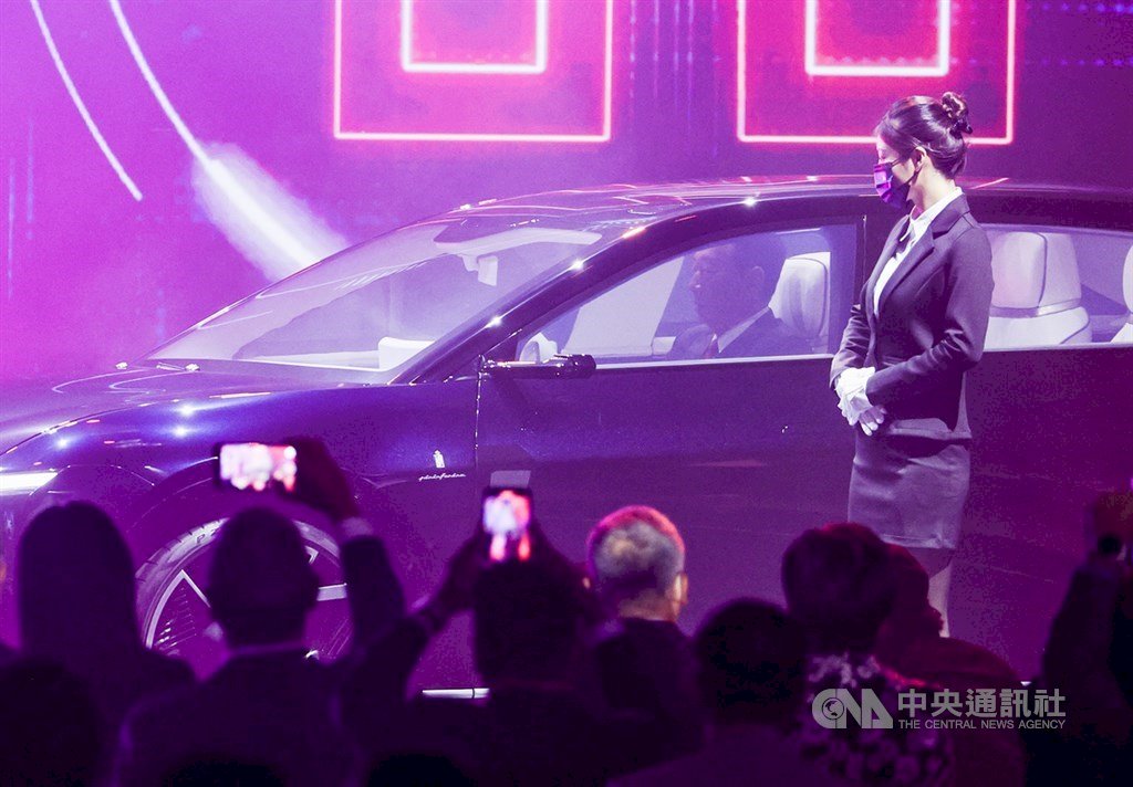 Foxtron Introduksi Tiga Model Mobil Elektrik Hasil Riset Mandiri