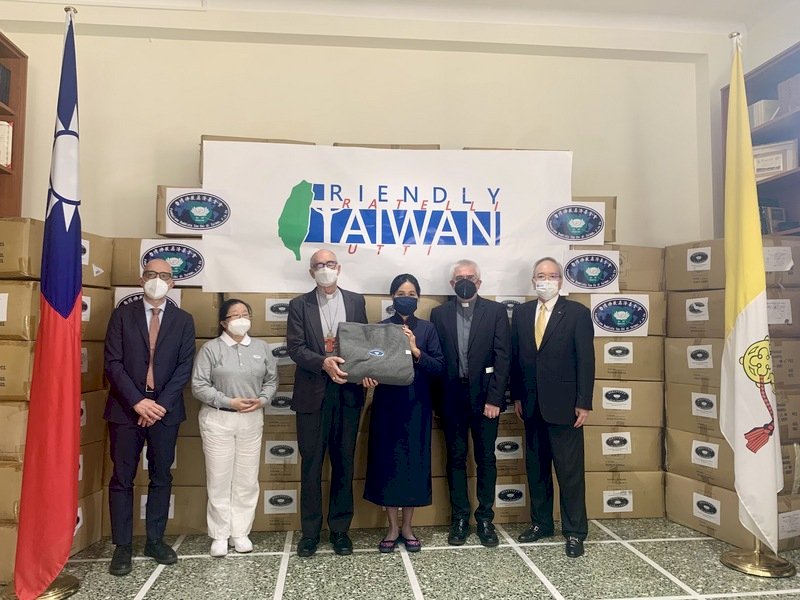 Menanggapi COP26, Kedutaan untuk Vatikan dan Yayasan Tzu Chi Sumbang Selimut