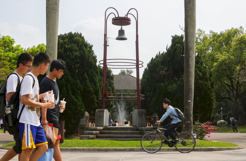 Survei: 40% Pelajar Meragukan “Makna Nilai” Masuk Universitas