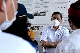 Cegah Penularan Omicron, Luhut Larang Pejabat Negara ke Luar Negeri