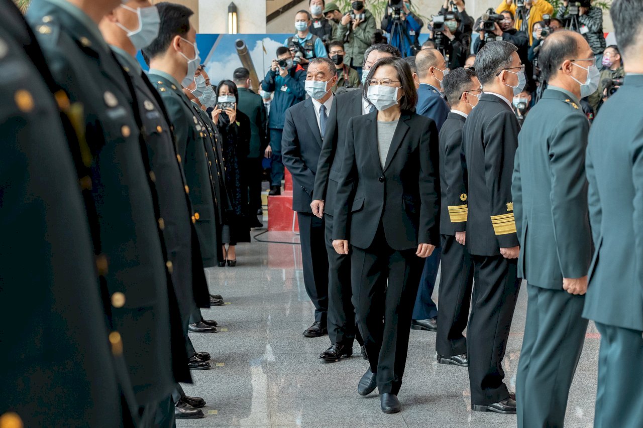Presiden: Menarik dan Mempertahankan Tentara Berbakat dalam Memperkokoh Militer Nasional