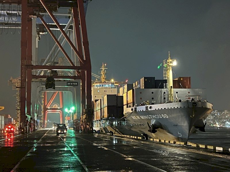 Taiwan Beli Semua Rum Produksi Lithuania yang Ditolak RRT