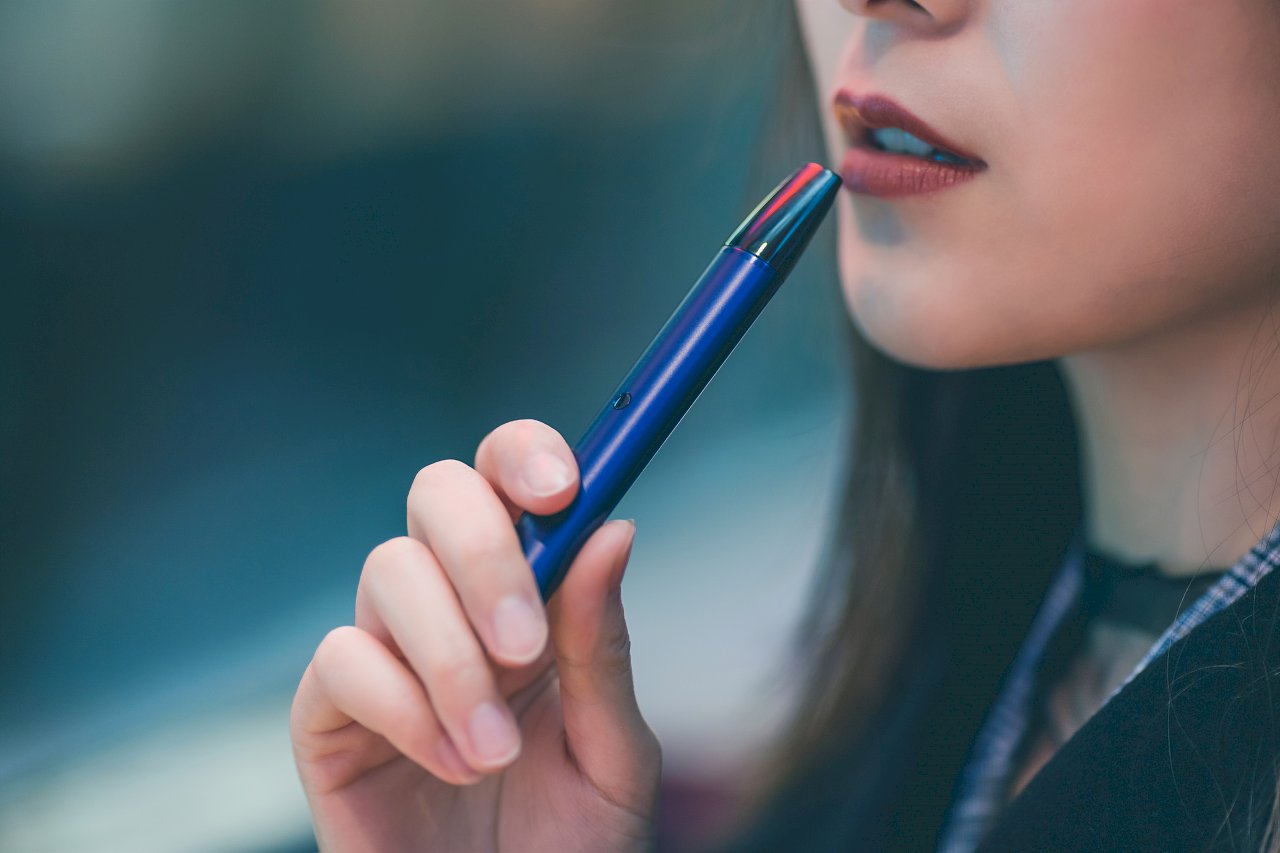 Sekitar 600 Ribu Pemuda Taiwan Mengisap Rokok Elektrik