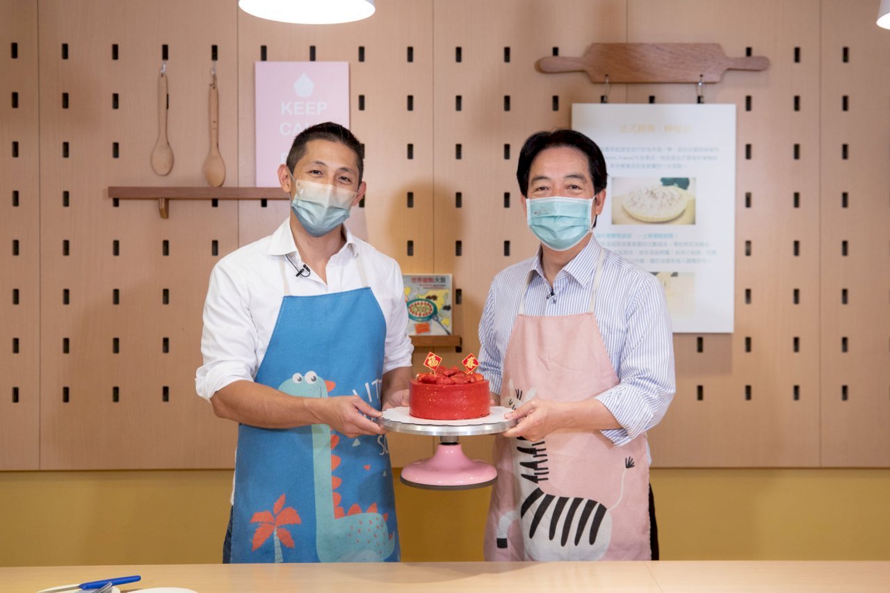 Kue Tar Hari Pertama Tahun Baru Imlek, Wapres William Lai dan Enoch Wu Serukan Bersatu dan Bekerja Sama