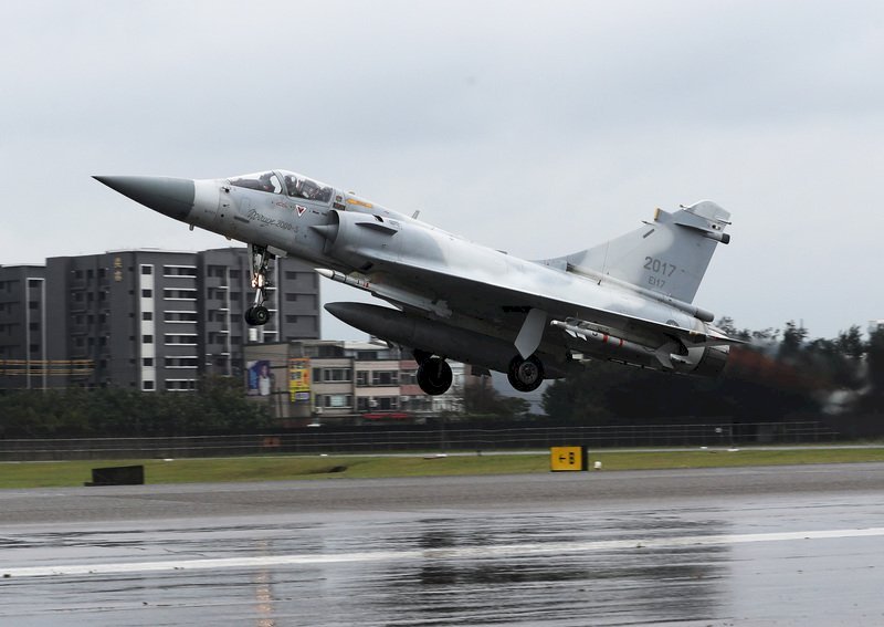 Terjadi Insiden dalam Pelatihan Tempur, Pilot Melompat Keluar dari Jet Mirage-2000 Tapi Pesawat Belum Ditemukan