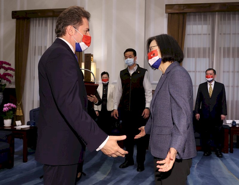 Konferensi Kerja Sama Ekonomi Taiwan-Paraguay, Menandatangani 2 MOU dan 1 LOI