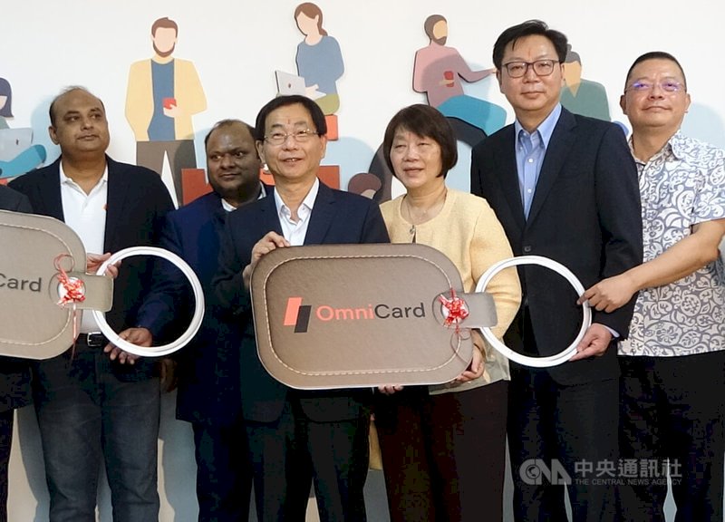 Pengusaha Taiwan Meluncurkan Gantungan Kunci dengan Fitur Kartu Pembayaran Elektronik di India