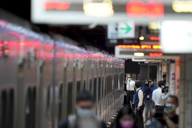 Dampak COVID-19  TRA Tangguhkan 94 Perjalanan Kereta Mulai 14 Mei 2022