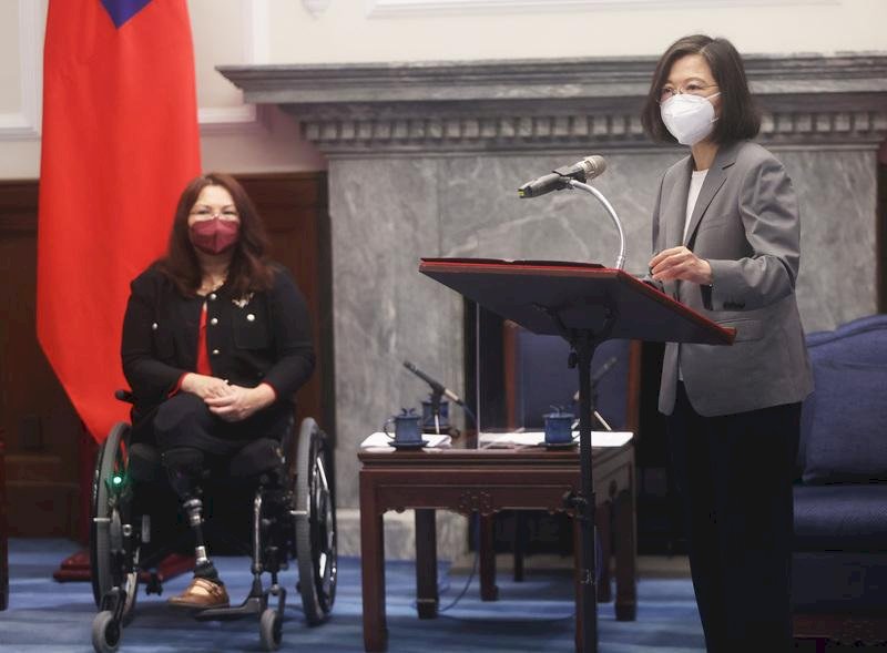 Kunjungan Senator Tammy Duckworth ke Taiwan, Presiden Tsai: Memperdalam Hubungan Taiwan dengan AS