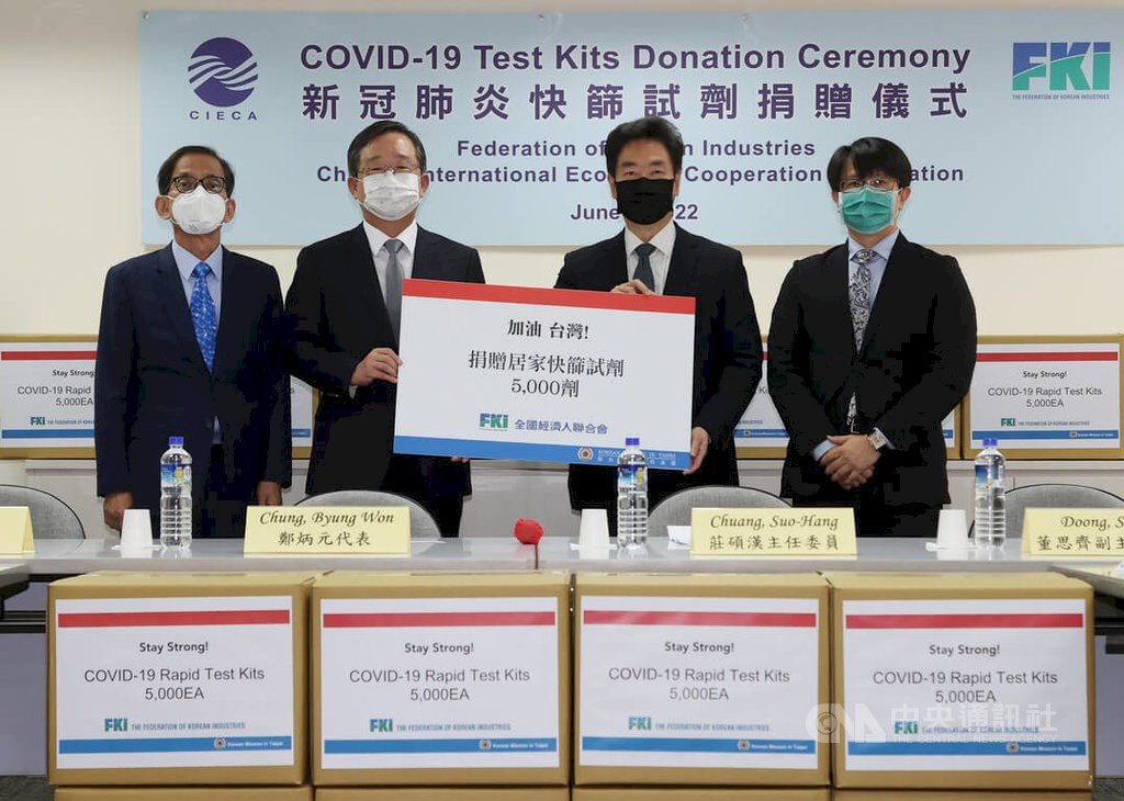 Organisasi Bisnis Korea Menyumbangkan 5.000 Alat Tes Cepat COVID-19 kepada Taiwan