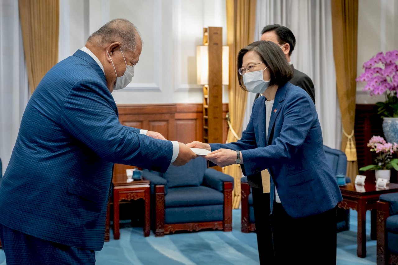 Dubes Baru Tuvalu Serahkan Mandat, Presiden Tsai Yakin Kerja Sama Bilateral Akan Semakin Erat