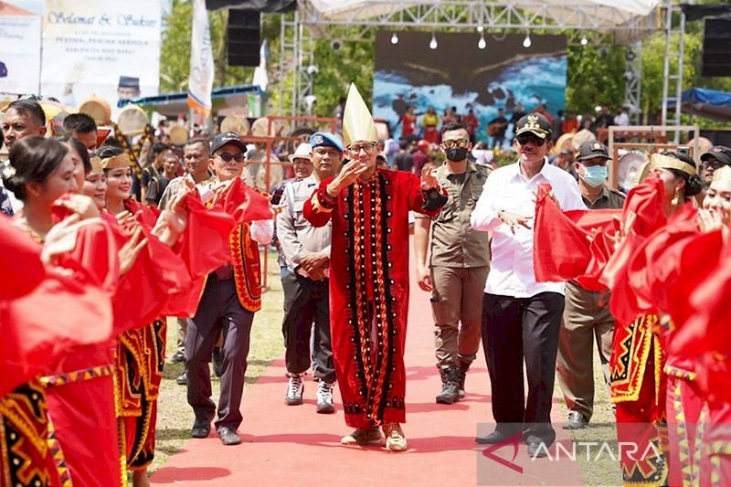Sandiaga Anjurkan Pembenahan Aksesibilitas Pariwisata di Nias Barat