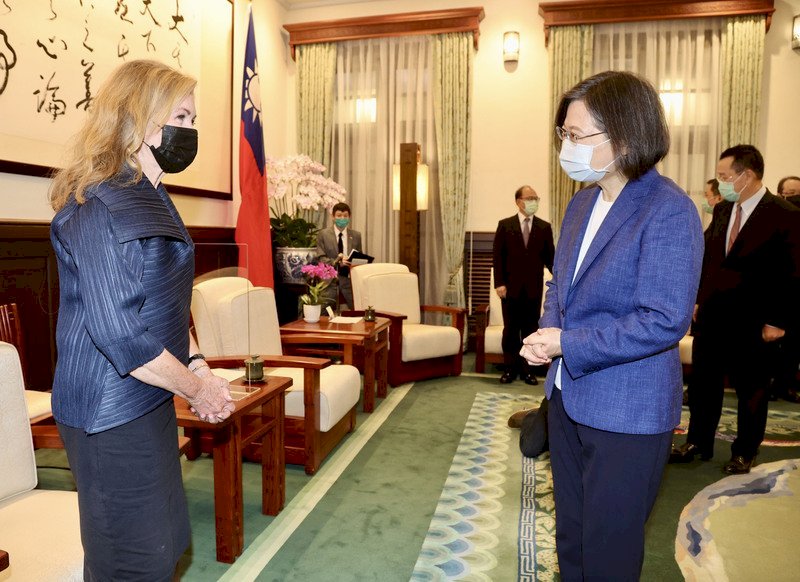 Bertemu Marsha Blackburn, Presiden Tsai Berharap Taiwan-AS Memperkuat Kerja Sama Semikonduktor dan Teknologi Tinggi Lainnya