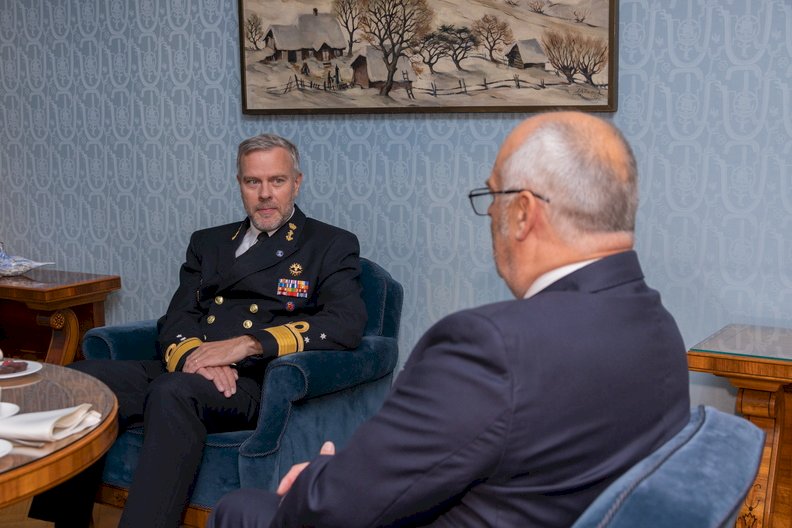 NATO: Sanksi yang Dijatuhkan telah Menghancurkan Kemampuan Rusia dalam Memproduksi Senjata Muktahir