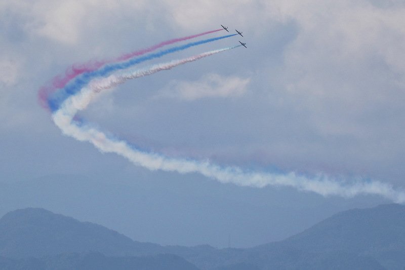 (Double Ten) Latihan Merayakan Hari Nasional, Pesawat Militer T-BE5A Melintas di Atas Istana Kepresidenan