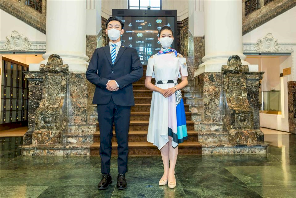 (Double Ten) Memperlihatkan Warna dan Elemen Taiwan, Desainer Justin Chou Merancang Seragam Pramutamu Hari Nasional ROC 2022