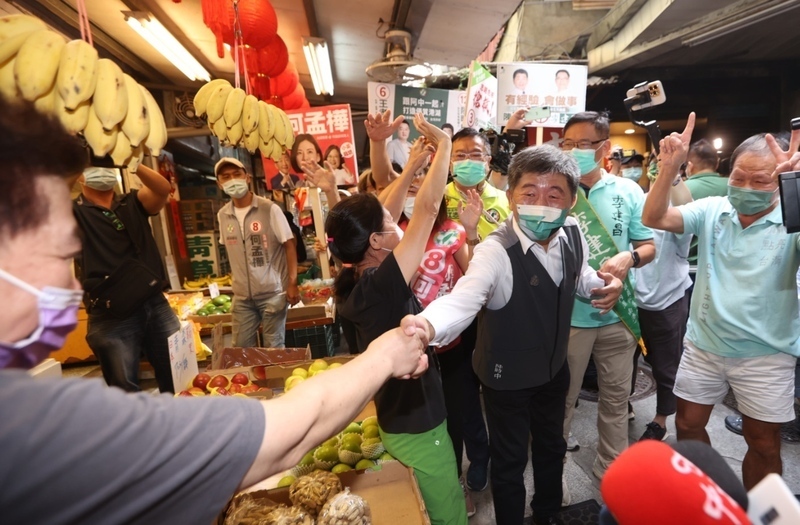 Serangan Terakhir Kandidat Walikota Taipei, Cheng Shih-chung, Huang Shan-shan dan Chiang Wan-an