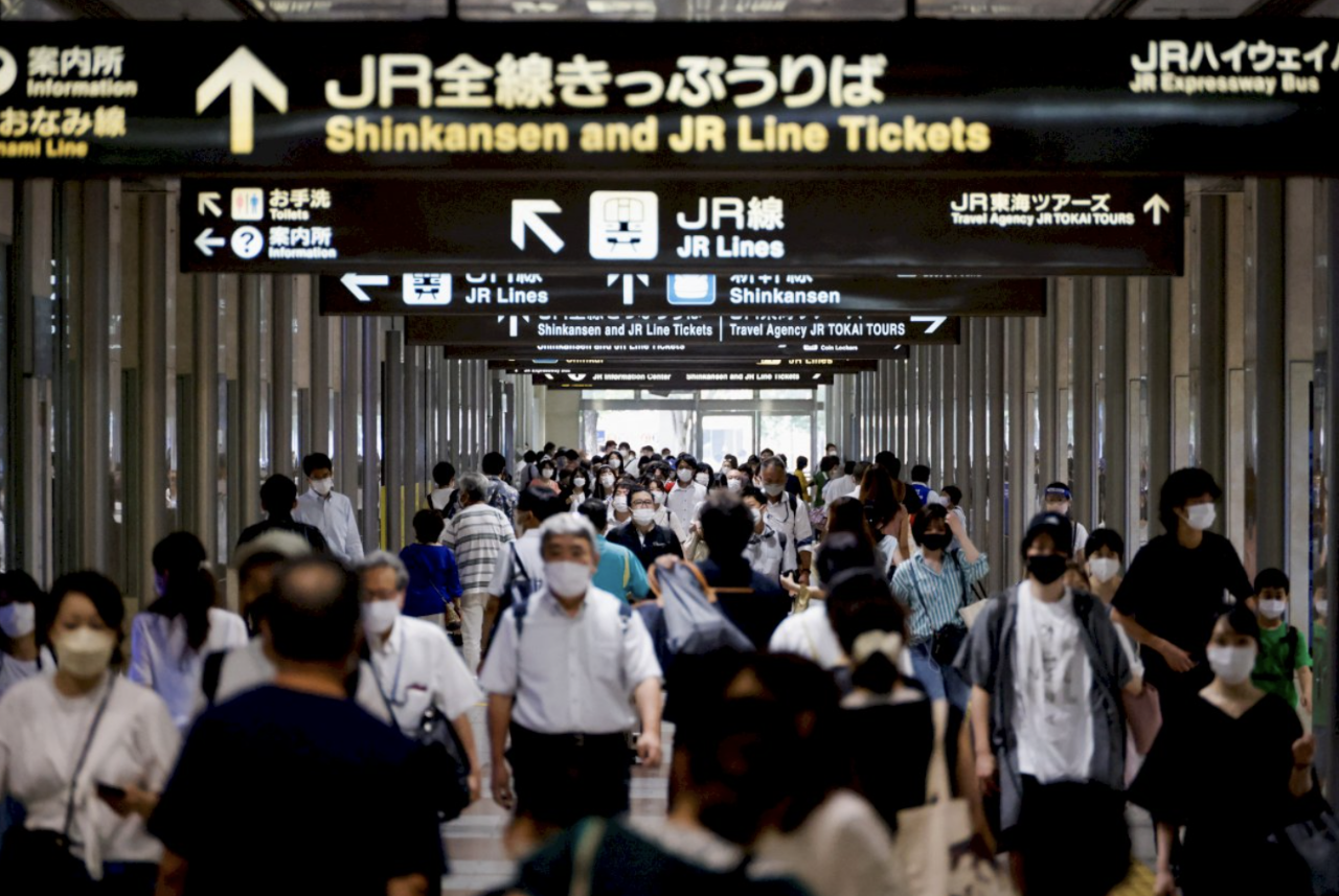 Survei Jepang: 80% Responden Tetap Menggunakan Masker Meski Peraturan Sudah Diperlonggar