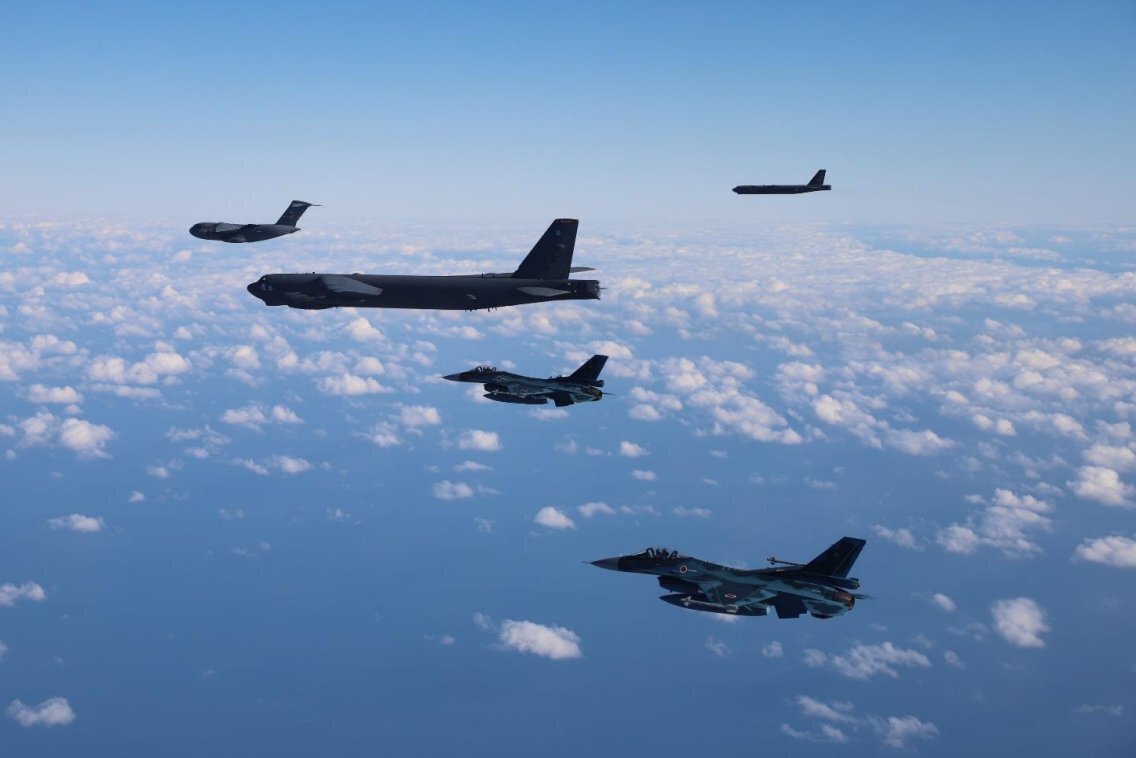 Jet Tempur AS-Jepang Gelar Latihan Bersama di Atas laut Jepang