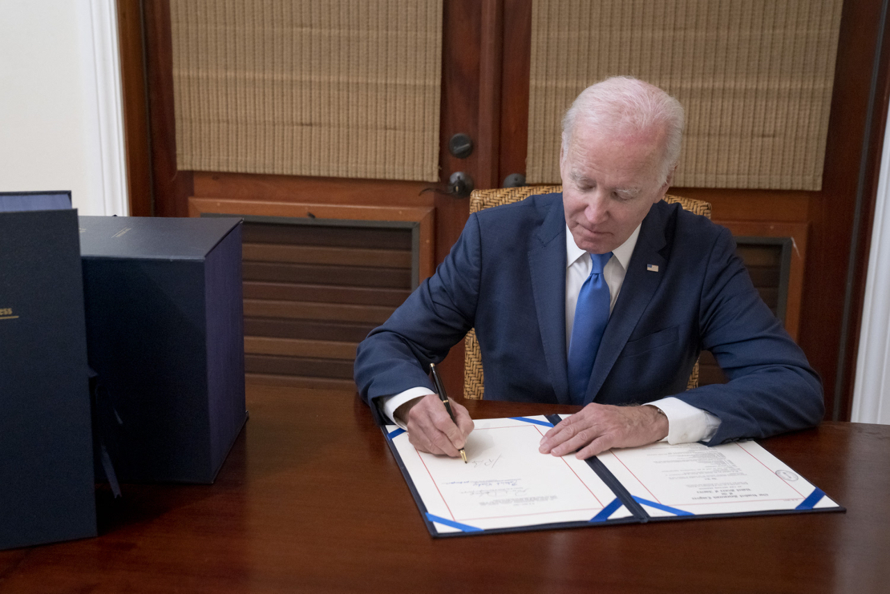 Biden Menandatangani UU Pemberlakuan Anggaran Pinjaman Militer US$2 Miliar Kepada Taiwan