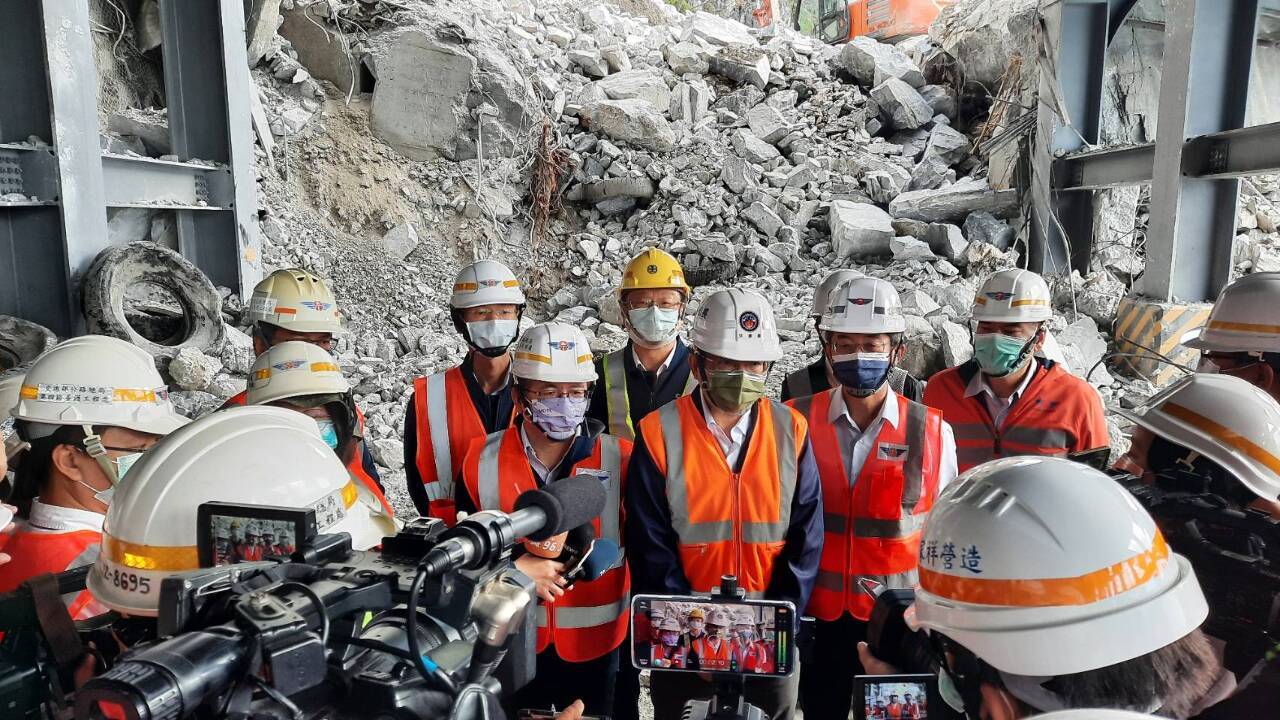 Jalan Aman Pulang ke Rumah Warga Setempat  Mentras: Proyek Suhua Rampung Tahun 2032