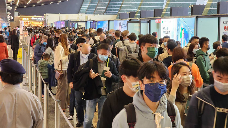 Bandara Internasional Taoyuan Dipadati Calon Penumpang Jelang Tahun Baru Imlek